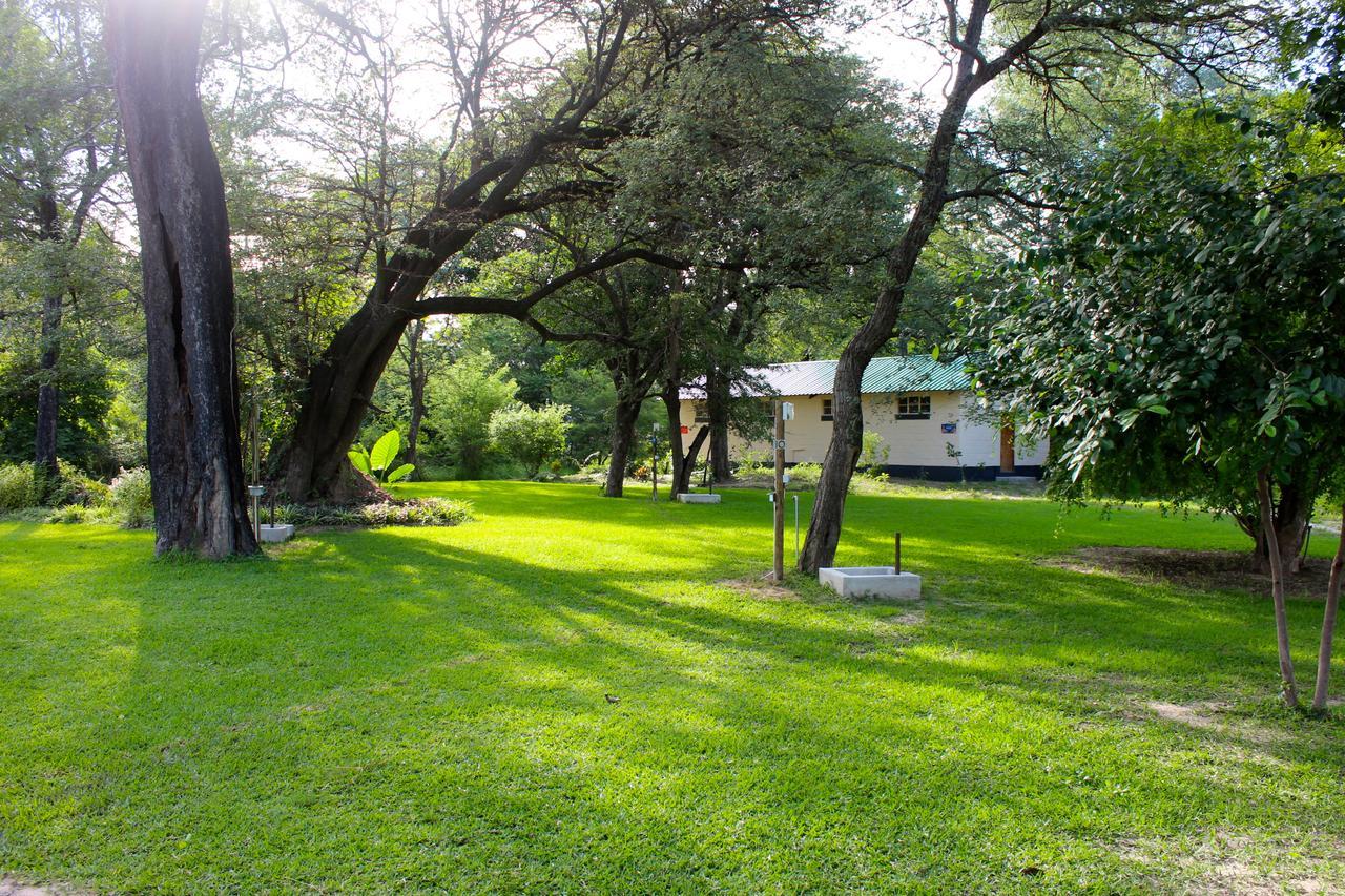Caprivi Mutoya Lodge And Campsite Катіма-Муліло Екстер'єр фото