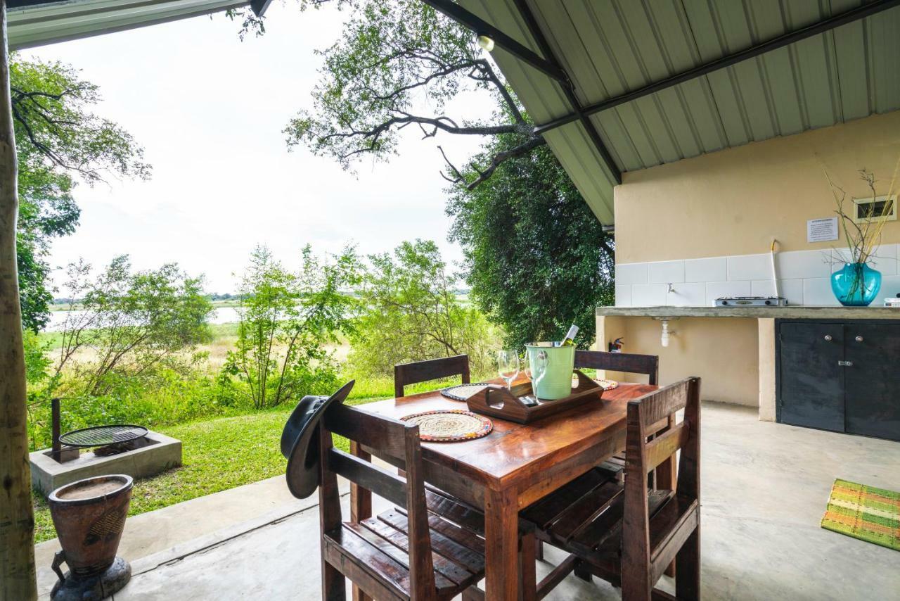 Caprivi Mutoya Lodge And Campsite Катіма-Муліло Екстер'єр фото